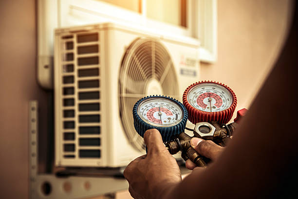 Professional Hvac technician working in Vale, OR